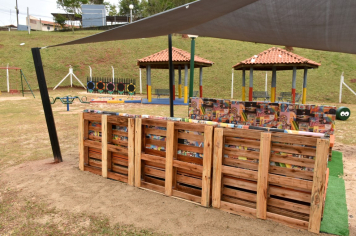 Foto - Escola municipal de educação infantil recebe novo espaço lúdico e parquinho infantil