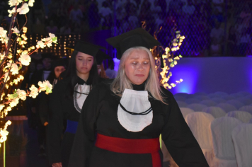 Foto - Formatura de encerramento dos 9º anos do ensino fundamental II e EMEJA dia 13 de dezembro de 2024