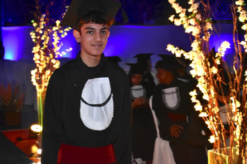 Foto - Formatura de encerramento dos 9º anos do ensino fundamental II e EMEJA dia 13 de dezembro de 2024