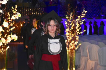 Foto - Formatura de encerramento dos 9º anos do ensino fundamental II e EMEJA dia 13 de dezembro de 2024