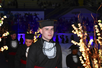 Foto - Formatura de encerramento dos 9º anos do ensino fundamental II e EMEJA dia 13 de dezembro de 2024