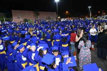Foto - Formatura de encerramento dos 5º anos do ensino fundamental dia 12 de dezembro de 2024