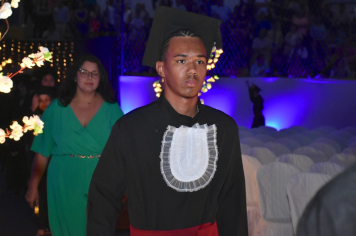 Foto - Formatura de encerramento dos 9º anos do ensino fundamental II e EMEJA dia 13 de dezembro de 2024