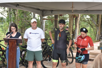 Foto - Prefeitura entrega primeira ciclovia rural as margens da Avenida Odilon Cassetari, que liga a Rodovia Gastão Dal Farra.