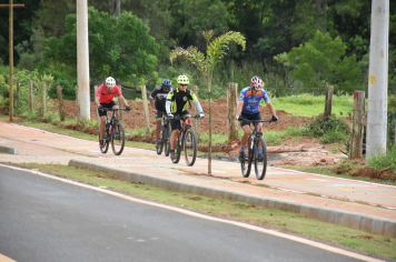 Foto - Prefeitura entrega primeira ciclovia rural as margens da Avenida Odilon Cassetari, que liga a Rodovia Gastão Dal Farra.