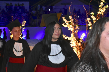 Foto - Formatura de encerramento dos 9º anos do ensino fundamental II e EMEJA dia 13 de dezembro de 2024