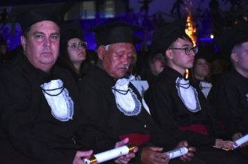 Foto - Formatura de encerramento dos 9º anos do ensino fundamental II e EMEJA dia 13 de dezembro de 2024