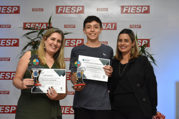 Foto - Premiação - Olimpíada Literária e Olimpíada de Matemática