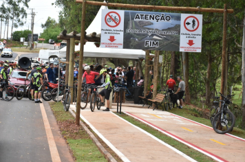 Foto - Prefeitura entrega primeira ciclovia rural as margens da Avenida Odilon Cassetari, que liga a Rodovia Gastão Dal Farra.