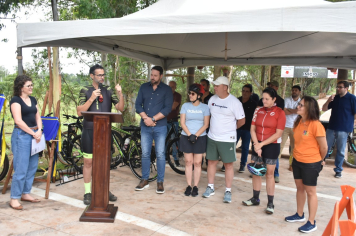 Foto - Prefeitura entrega primeira ciclovia rural as margens da Avenida Odilon Cassetari, que liga a Rodovia Gastão Dal Farra.