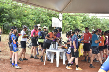 Foto - Prefeitura entrega primeira ciclovia rural as margens da Avenida Odilon Cassetari, que liga a Rodovia Gastão Dal Farra.