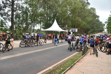 Foto - Prefeitura entrega primeira ciclovia rural as margens da Avenida Odilon Cassetari, que liga a Rodovia Gastão Dal Farra.