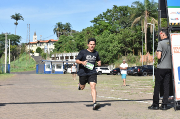Foto - Secretaria de Educação promoveu 6ª Corrida e Caminhada Educação Solidária