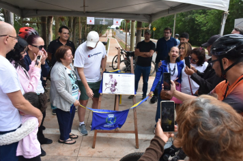 Foto - Prefeitura entrega primeira ciclovia rural as margens da Avenida Odilon Cassetari, que liga a Rodovia Gastão Dal Farra.