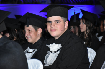 Foto - Formatura de encerramento dos 9º anos do ensino fundamental II e EMEJA dia 13 de dezembro de 2024
