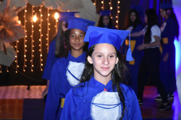 Foto - Formatura de encerramento dos 5º anos do ensino fundamental dia 11 de dezembro de 2024