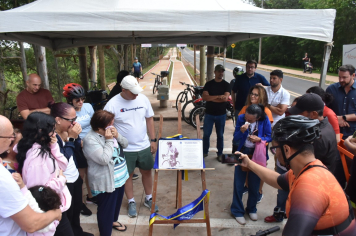 Foto - Prefeitura entrega primeira ciclovia rural as margens da Avenida Odilon Cassetari, que liga a Rodovia Gastão Dal Farra.