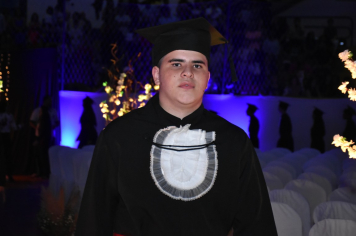 Foto - Formatura de encerramento dos 9º anos do ensino fundamental II e EMEJA dia 13 de dezembro de 2024