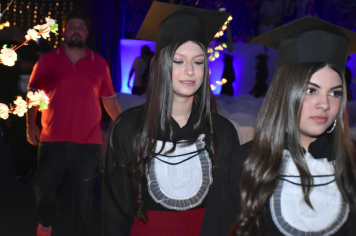 Foto - Formatura de encerramento dos 9º anos do ensino fundamental II e EMEJA dia 13 de dezembro de 2024