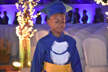 Foto - Formatura de encerramento dos 5º anos do ensino fundamental dia 12 de dezembro de 2024