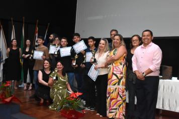 Foto - Premiação da Olimpíada Literária da Língua Portuguesa e da 1ª Olimpíada de Matemática