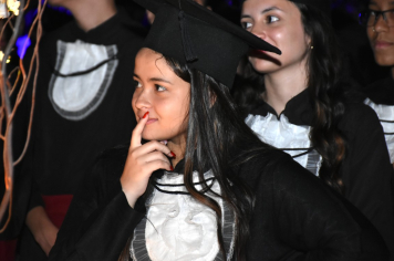 Foto - Formatura de encerramento dos 9º anos do ensino fundamental II e EMEJA dia 13 de dezembro de 2024