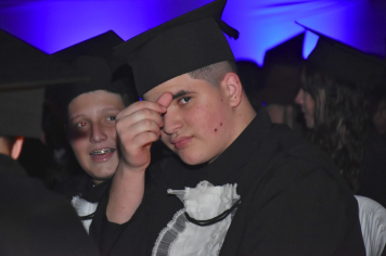 Foto - Formatura de encerramento dos 9º anos do ensino fundamental II e EMEJA dia 13 de dezembro de 2024