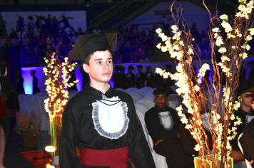 Foto - Formatura de encerramento dos 9º anos do ensino fundamental II e EMEJA dia 13 de dezembro de 2024