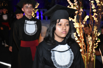 Foto - Formatura de encerramento dos 9º anos do ensino fundamental II e EMEJA dia 13 de dezembro de 2024