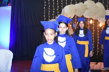 Foto - Formatura de encerramento dos 5º anos do ensino fundamental dia 11 de dezembro de 2024