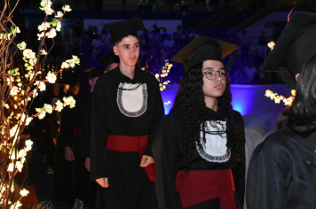 Foto - Formatura de encerramento dos 9º anos do ensino fundamental II e EMEJA dia 13 de dezembro de 2024