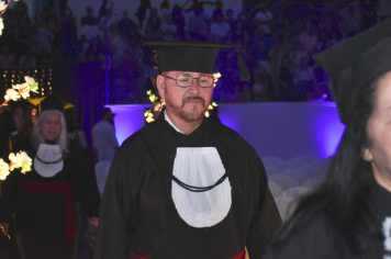 Foto - Formatura de encerramento dos 9º anos do ensino fundamental II e EMEJA dia 13 de dezembro de 2024