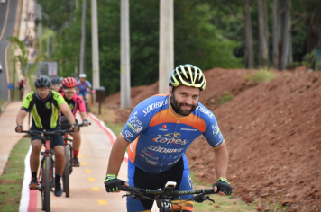 Foto - Prefeitura entrega primeira ciclovia rural as margens da Avenida Odilon Cassetari, que liga a Rodovia Gastão Dal Farra.
