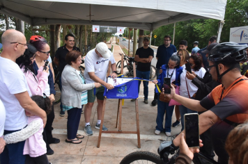 Foto - Prefeitura entrega primeira ciclovia rural as margens da Avenida Odilon Cassetari, que liga a Rodovia Gastão Dal Farra.