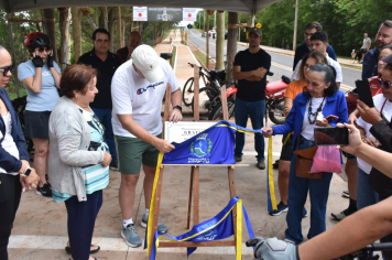 Foto - Prefeitura entrega primeira ciclovia rural as margens da Avenida Odilon Cassetari, que liga a Rodovia Gastão Dal Farra.