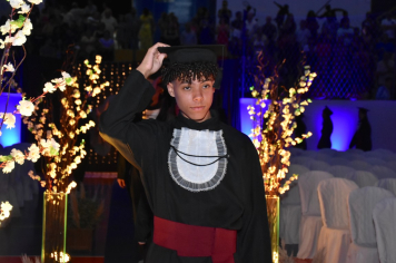 Foto - Formatura de encerramento dos 9º anos do ensino fundamental II e EMEJA dia 13 de dezembro de 2024