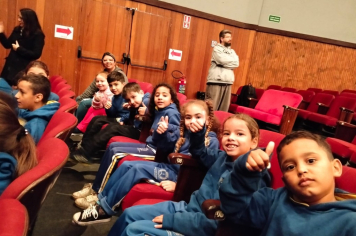 Foto - Alunos da Rede Municipal participam do Projeto A Hora do Conto em Todos os Cantos