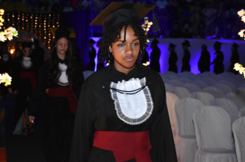 Foto - Formatura de encerramento dos 9º anos do ensino fundamental II e EMEJA dia 13 de dezembro de 2024