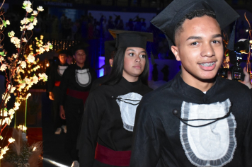 Foto - Formatura de encerramento dos 9º anos do ensino fundamental II e EMEJA dia 13 de dezembro de 2024