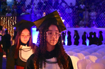 Foto - Formatura de encerramento dos 9º anos do ensino fundamental II e EMEJA dia 13 de dezembro de 2024