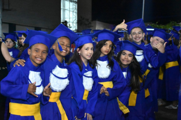 Foto - Formatura de encerramento dos 5º anos do ensino fundamental dia 12 de dezembro de 2024