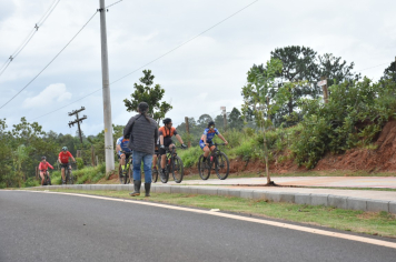 Foto - Prefeitura entrega primeira ciclovia rural as margens da Avenida Odilon Cassetari, que liga a Rodovia Gastão Dal Farra.