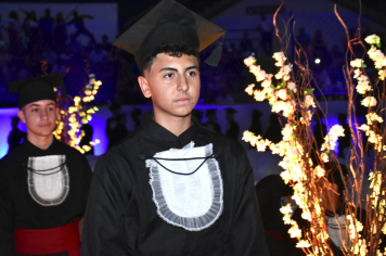 Foto - Formatura de encerramento dos 9º anos do ensino fundamental II e EMEJA dia 13 de dezembro de 2024