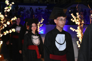 Foto - Formatura de encerramento dos 9º anos do ensino fundamental II e EMEJA dia 13 de dezembro de 2024