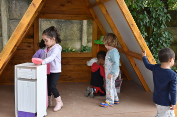 Foto - Escola municipal de educação infantil ganha espaço interativo para os alunos