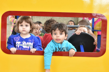 Foto - Escola municipal de educação infantil ganha espaço interativo para os alunos