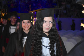 Foto - Formatura de encerramento dos 9º anos do ensino fundamental II e EMEJA dia 13 de dezembro de 2024