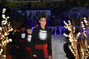 Foto - Formatura de encerramento dos 9º anos do ensino fundamental II e EMEJA dia 13 de dezembro de 2024
