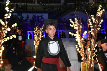 Foto - Formatura de encerramento dos 9º anos do ensino fundamental II e EMEJA dia 13 de dezembro de 2024