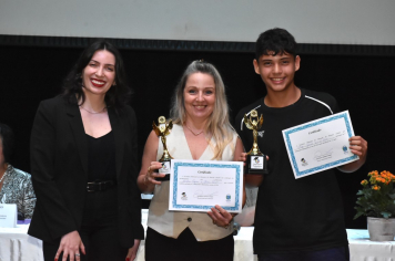 Foto - Premiação da Olimpíada Literária da Língua Portuguesa e da 1ª Olimpíada de Matemática